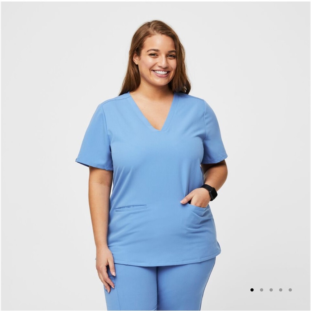 Figs Ceil blue Casma Scrub top size M